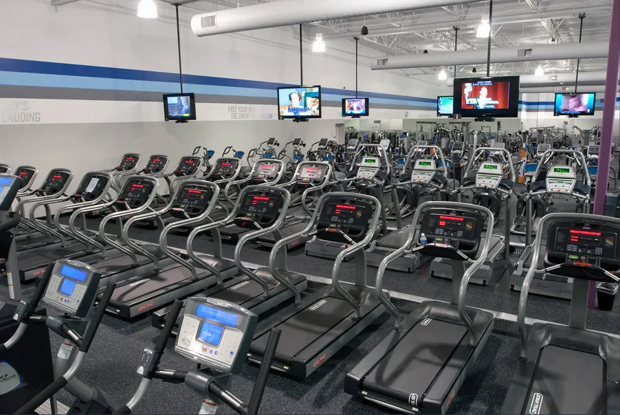 Crunch Fitness Centers | Fitness Center Contractor | Hilbers Inc.