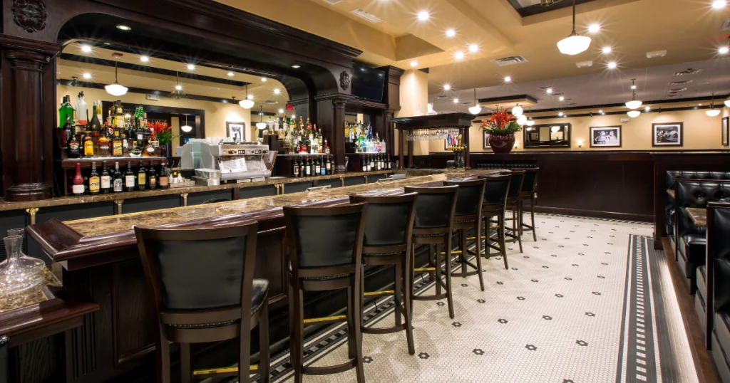 Fine dining restaurant built by Hilbers; created for guest comfort. Fine dining restaurant built by Hilbers; created for guest comfort.
