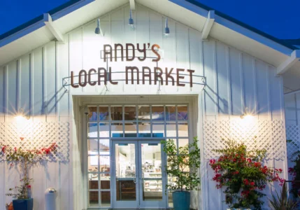 Front view of Andy's Local Market, a grocery store built by Hilbers Construction